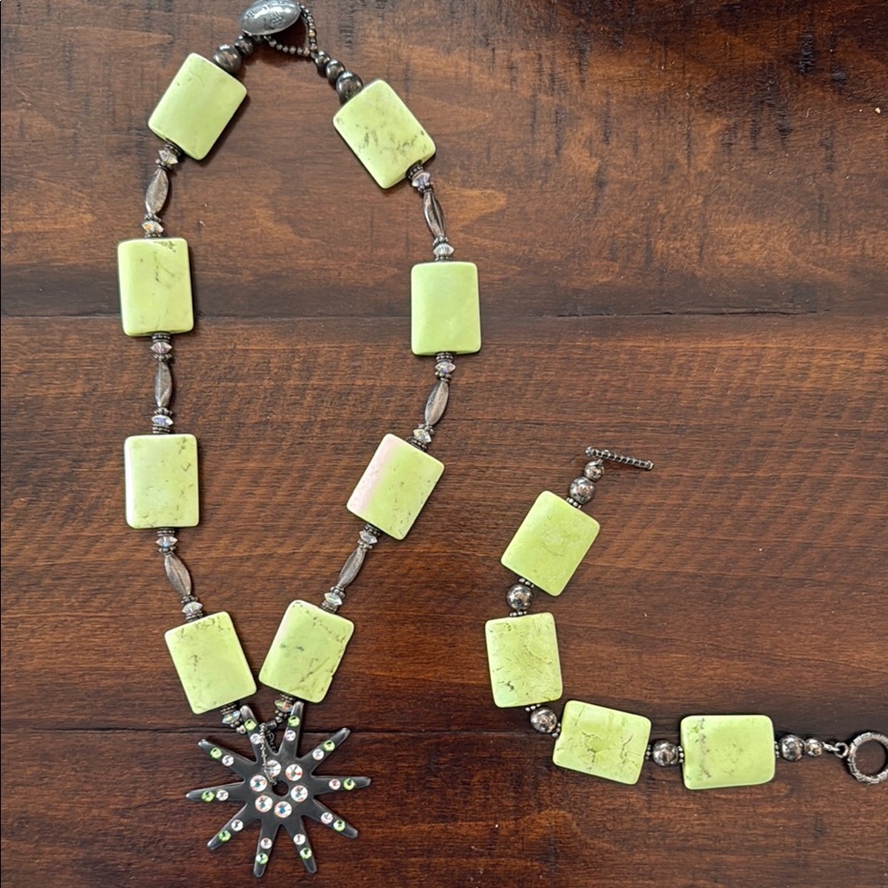 Green Turquoise Necklace and Bracelet Set